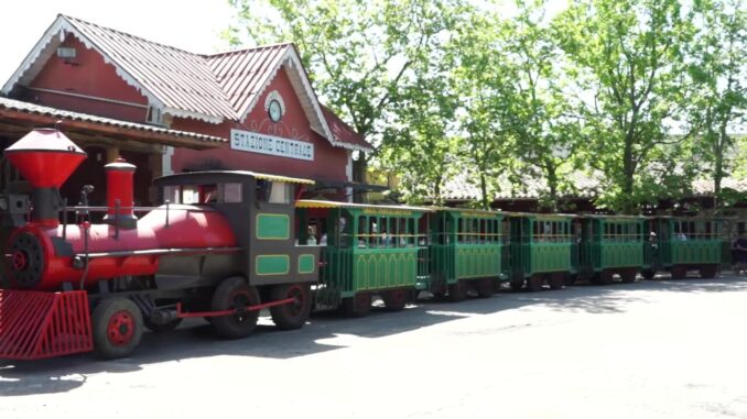 Trenino della Città della Domenica riparte dopo due anni, visitatori nel parco