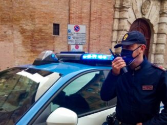 Litiga col suo datore di lavoro e chiama la polizia, ma non gli è andata bene