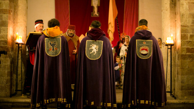 Corsa all'Anello, arrivano le benedizioni di Santa Maria e Mezule. I cavalieri arancioviola e bianconeri protagonisti giovedì e venerdì