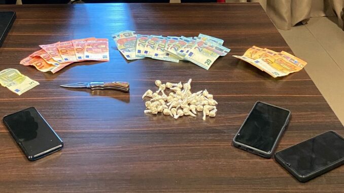 Spaccia al capolinea degli autobus, arrestato a Perugia dai Carabinieri