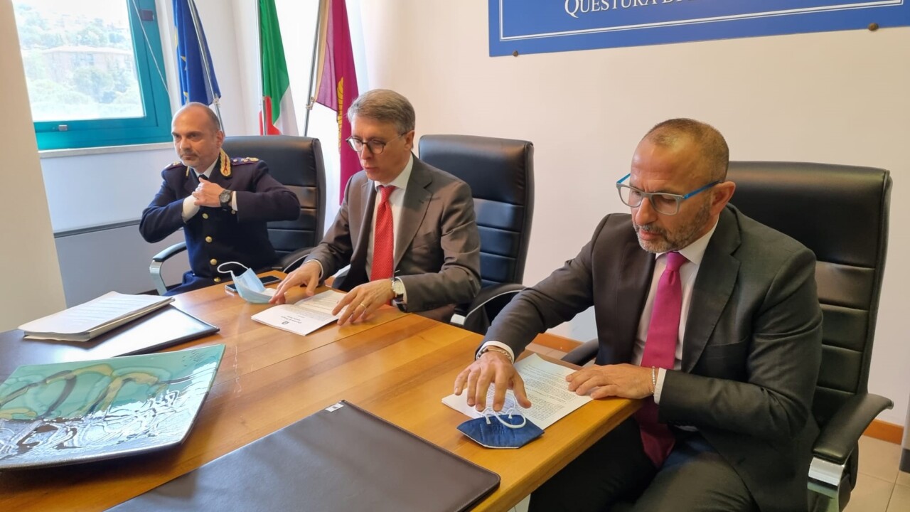 Smantellata associazione a delinquere responsabile di cinquanta furti