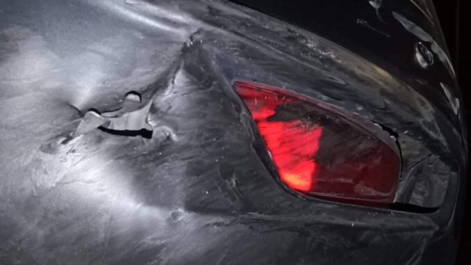 Ragazzini a 12 anni “bloccano“ pirata della strada dopo incidente