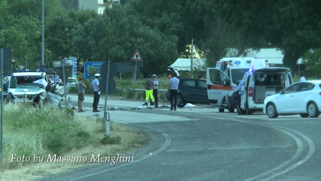 Incidente mortale a Spoleto, schianto lungo la Flaminia, morta una ragazza