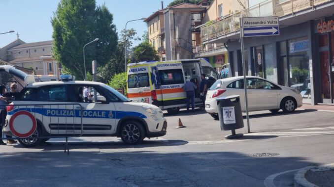 Incidente stradale a Bastia Umbra, tamponamento a catena, due feriti