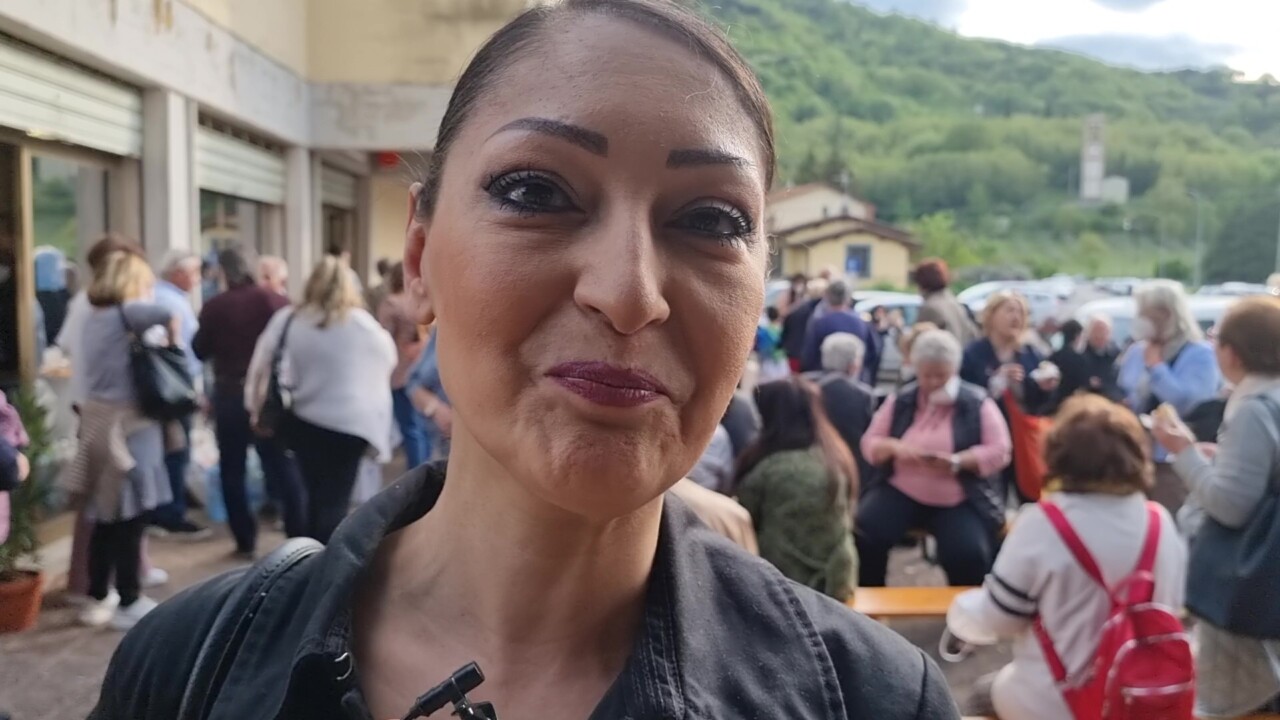 Emporio Ponte Pattoli, Michela Lupatelli ha dipinto il ritratto di Don Gustavo Coletti