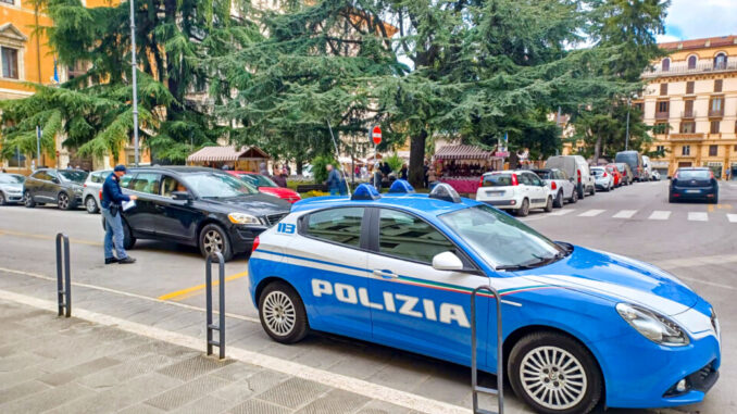 Droga, Polizia di Perugia denuncia straniero per detenzione di cocaina e spaccio