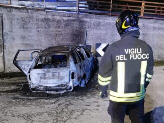 Uomo carbonizzato in auto dopo incidente in via Tamburini a Foligno