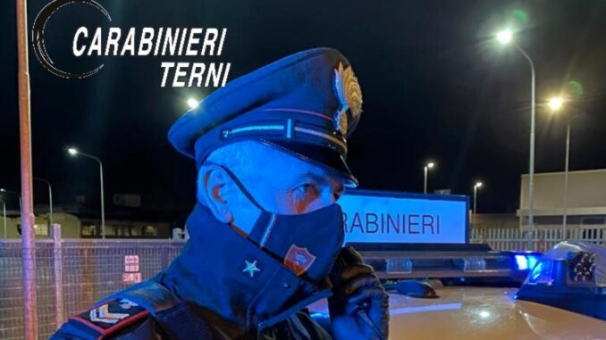 Divieto avvicinamento all'ex moglie, ma le si presenta a casa, arrestato un 40enne a Terni, dopo la chiamata della donna ai Carabinieri