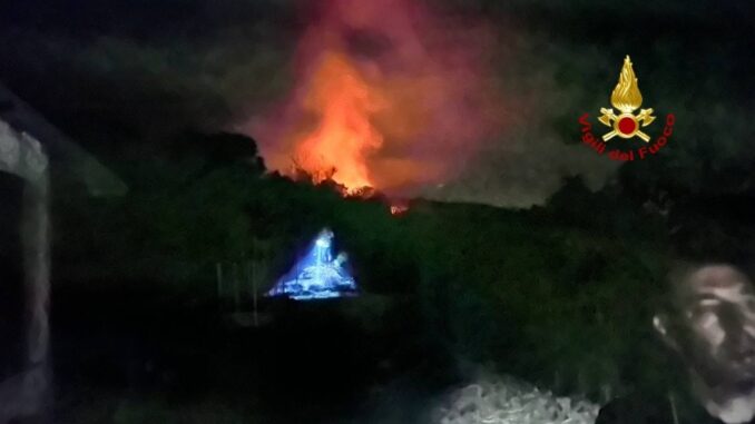 Furioso incendio a Penna in Teverina, ore per domare le fiamme