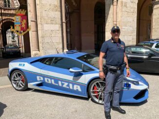 Polizia in Piazza IV Novembre