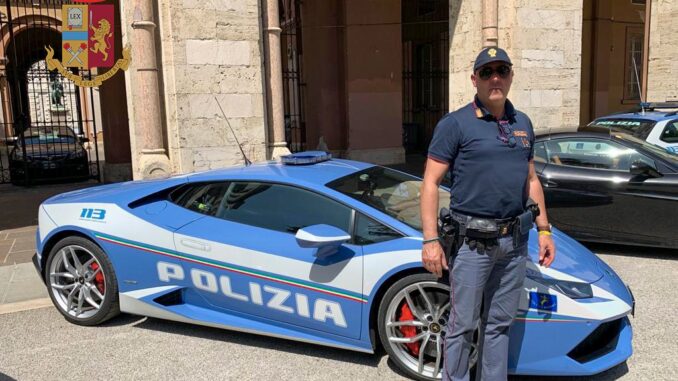 Polizia in Piazza IV Novembre
