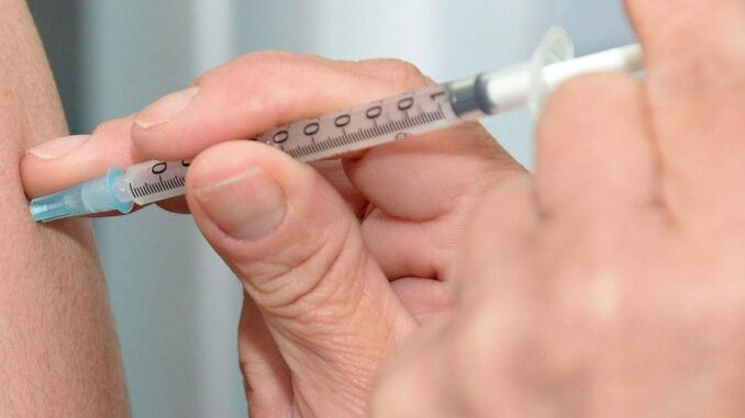 Covid: Bassetti, 'Speranza si congeda con un flop su quarte dosi'