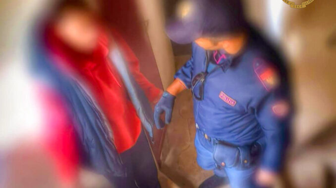 Anziana donna in difficoltà, interviene la polizia