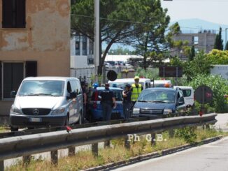Dramma a Perugia, muore donna investita dal treno, forse gesto volontario