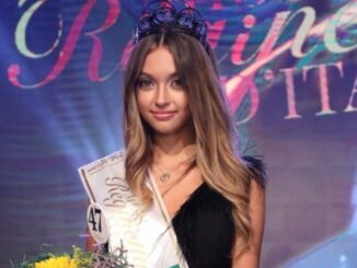 Miss Reginetta a Recanati con l'incoronazione di Miss Caffè Piazza Leopardi