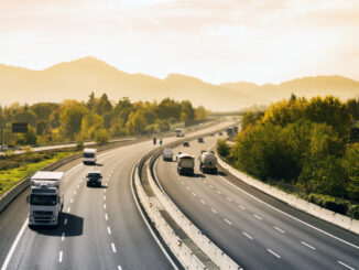 Estate 2022, italiani in viaggio e traffico intenso nei fine settimana, con picchi nella giornata del 6 agosto