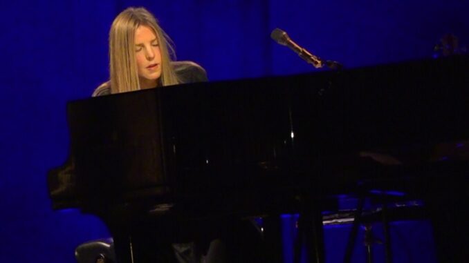 Diana Krall a Umbria Jazz, la pianista dall'elegante tocco pianistico