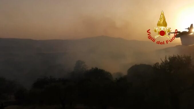 Incendio bosco a a Monteleone di Orvieto, vigili del fuoco in azione