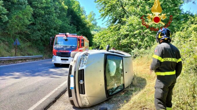 Incidente stradale con 4 feriti, due dei quali bambini di 6 e 12 anni