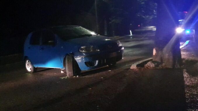 Incidente a Perugia, auto contro albero in via XX Settembre, un ferito