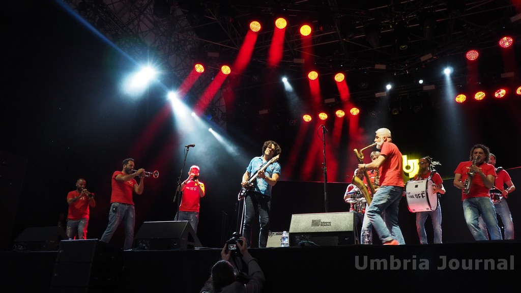 Mark Lettieri & Funk Off sul palco dell'Arena Santa Giuliana