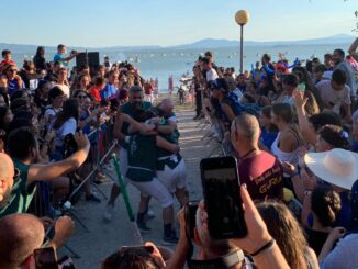 Passignano sul Trasimeno è biancoverde, Oliveto vince il XXXIX Palio delle Barche