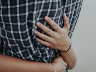 Tecnica dell’abbraccio, denunciata nuovamente una donna straniera