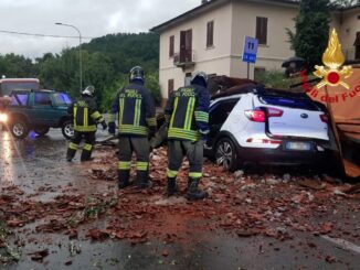 Maltempo: nel nord della Toscana due morti e decine di feriti  
