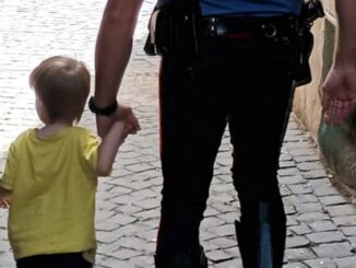 Bimbo di 2 anni a spasso per Terni, trovata la porta aperta, la fuga