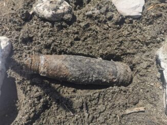 Siccità, il Trasimeno restituisce bombe della seconda guerra mondiale e antichi cippi stradali