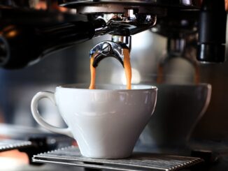 Lavoro, si cercano barista, pizzaiolo, perito chimico e portinaio