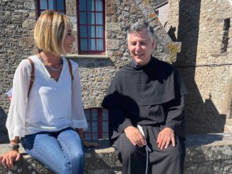 In cammino, nuovo programma Rai3 Sui sentieri più belli al mondo conducono Enzo Fortunato e Giulia Nannini