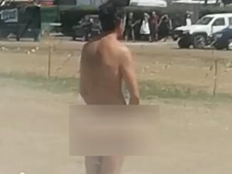 Nudo a Rivotorto di Assisi, fa spettacolo in via del Sacro Tugurio, a pochi metri dal Santuario