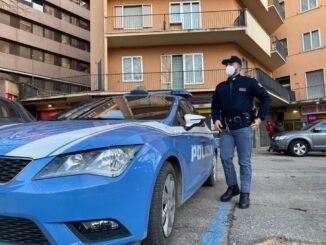 Ruba portafogli, la Polizia di Stato denuncia una 54enne per furto