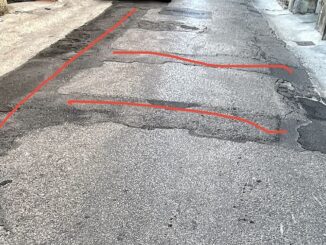 Strade colabrodo a Perugia, buche, dissesti e rattoppi, la protesta