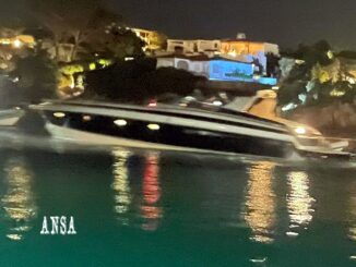 Incidente in mare, yacht sugli scogli a Porto Cervo, 1 morto e 6 feriti