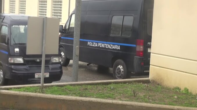 Agente penitenziaria massacrato di botte, 10 mesi di condanna agli imputati, riconosciuti 30 punti di invalidità permanente