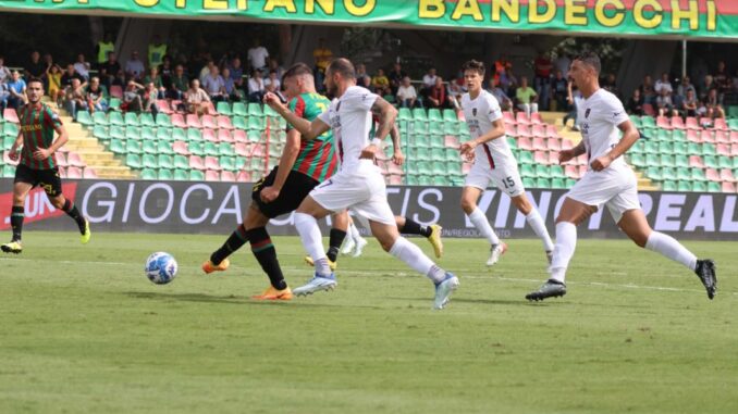 Ternana-Cosenza: finisce 1-1 al Liberati, per i rossoverdi in gol Andrea Favilli