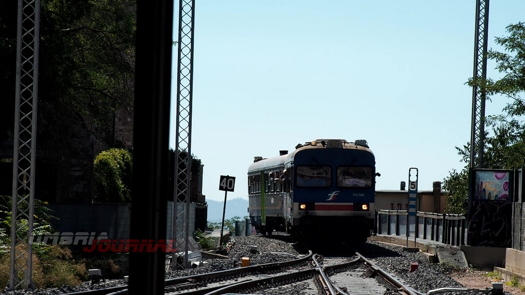 Treni Fcu, servizio Fuori dal Coro, Meloni Pd: "All'assessore non interessano i cittadini intossicati"