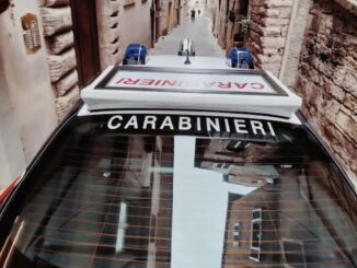 23 dosi di cocaina pronte per lo spaccio, droga in auto, due arresti