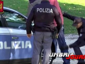 Maniaco 60enne si spoglia e insegue una donna ai Canapè di Foligno