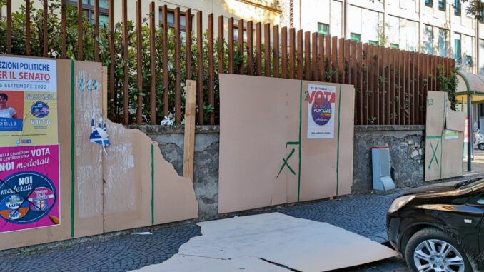 Vandalizzate plance elettorali inciviltà campagna elettorale violenta