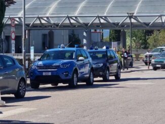 29enne dà di matto al pronto soccorso, aggredisce sanitari e polizia