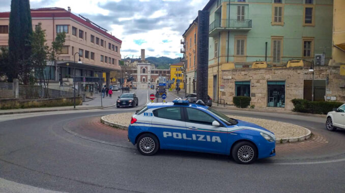 Provoca un incidente stradale e si dà alla fuga, 66enne denunciato
