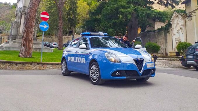 Minaccia di suicidarsi, denunciato l’ex fidanzato violento
