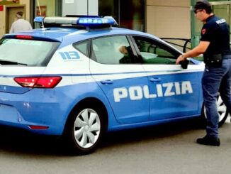 Lite violenta tra padre e figlio per il supermercato, sequestrati fucili