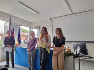 Ex prof di inglese regala pensione a studentesse
