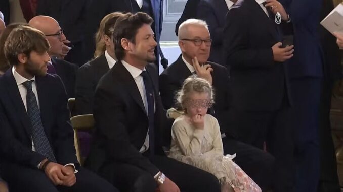 Ginevra in prima fila per giuramento della mamma Giorgia Meloni