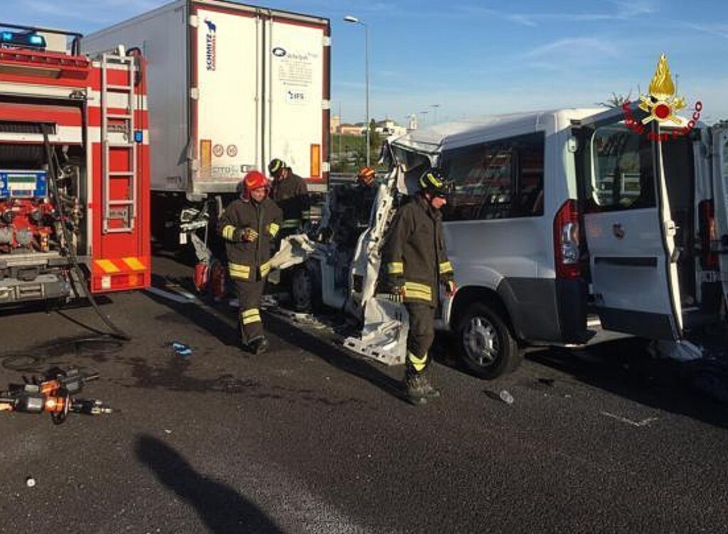 Sei morti in un incidente stradale sulla A4 a San Donà di Piave