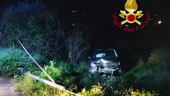Auto nella scarpata nella notte, incidente stradale a Gualdo, i soccorsi non han trovato conducente